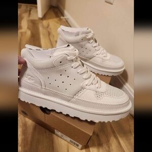 NEW Women's shoes, UGG HIGHLAND Lace Up Sneakers (white) size 8